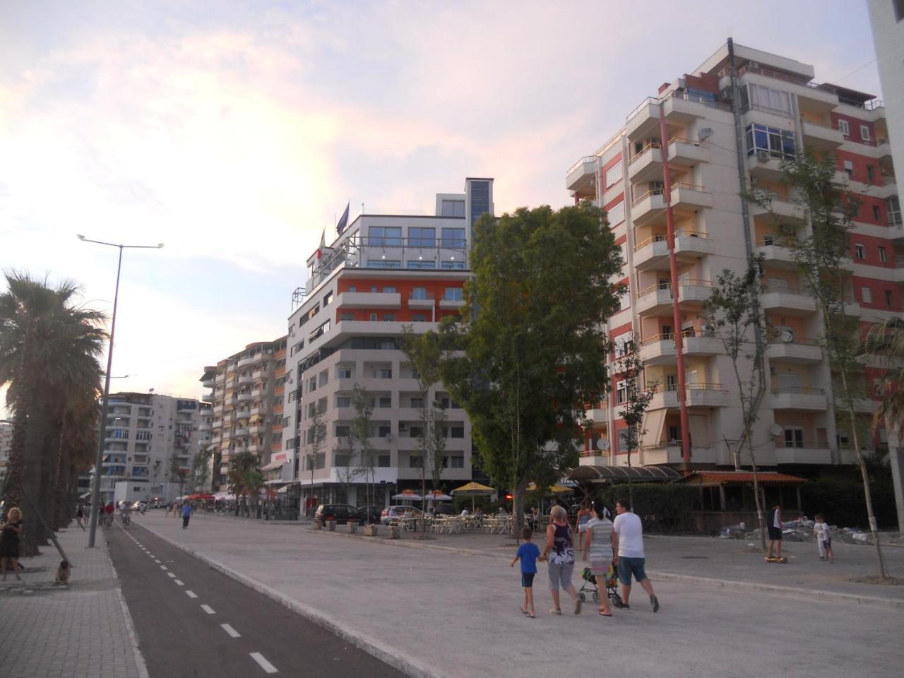 Sea View Apartment Onorato 1 Vlore Bagian luar foto