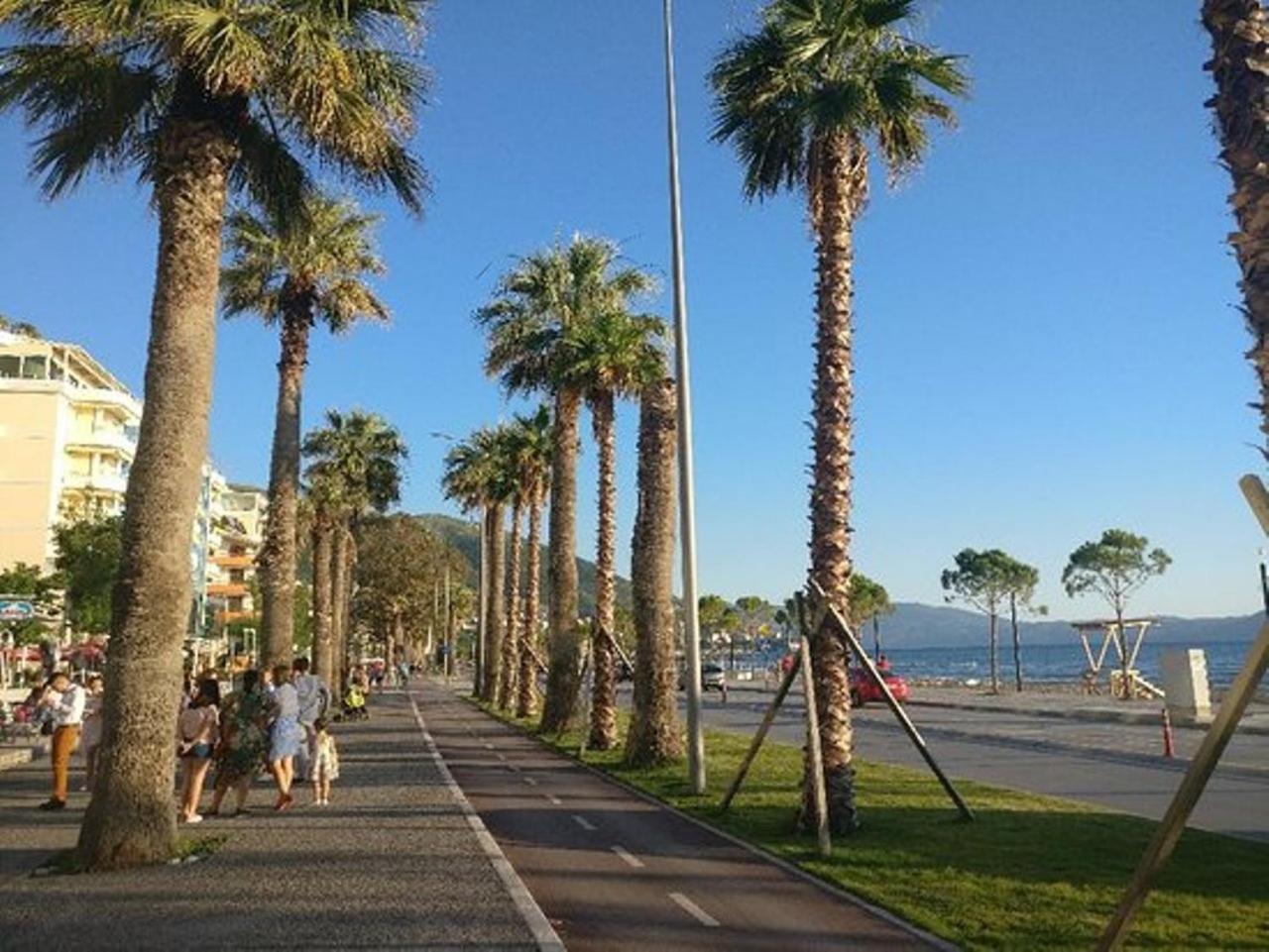 Sea View Apartment Onorato 1 Vlore Bagian luar foto